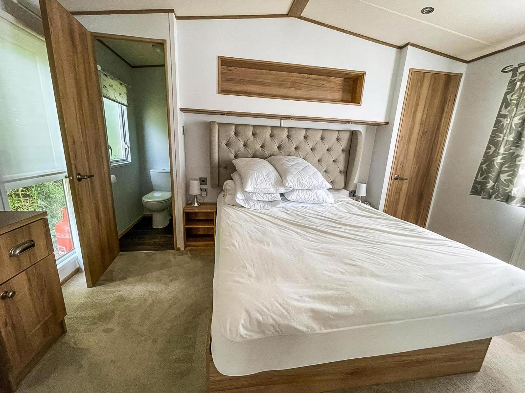 Beautiful Caravan With Decking At Carlton Meres Holiday Park, Suffolk Ref 60022M Saxmundham Dış mekan fotoğraf