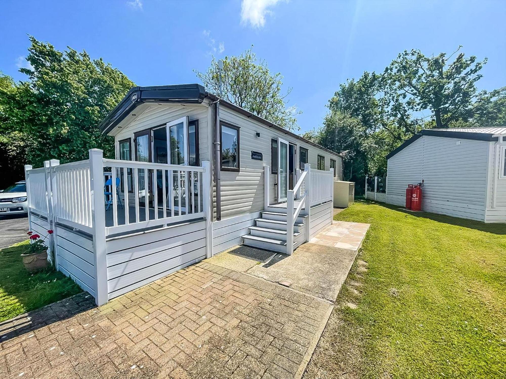 Beautiful Caravan With Decking At Carlton Meres Holiday Park, Suffolk Ref 60022M Saxmundham Dış mekan fotoğraf