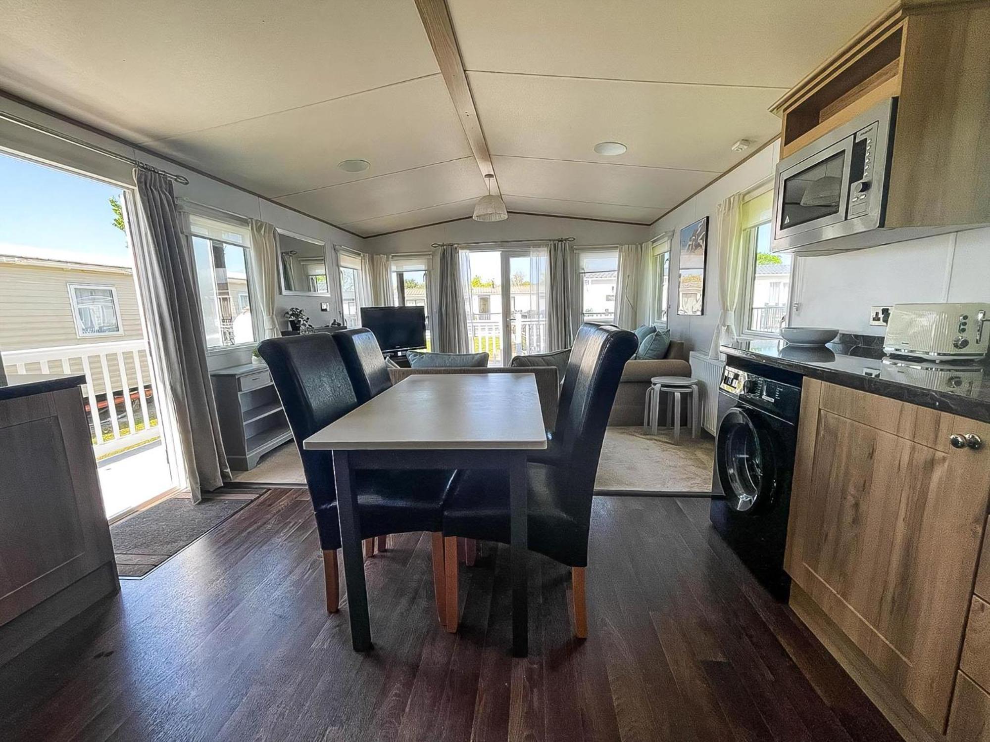 Beautiful Caravan With Decking At Carlton Meres Holiday Park, Suffolk Ref 60022M Saxmundham Dış mekan fotoğraf