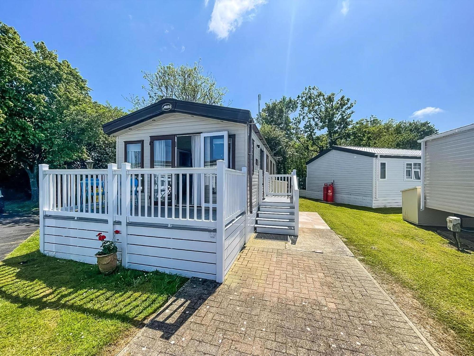 Beautiful Caravan With Decking At Carlton Meres Holiday Park, Suffolk Ref 60022M Saxmundham Dış mekan fotoğraf